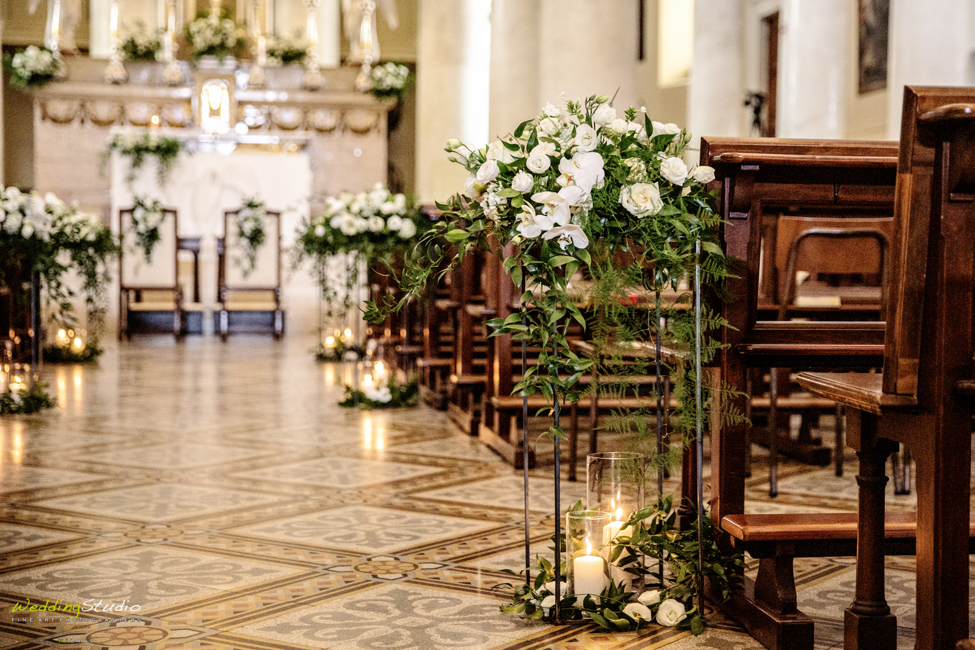 allestimento floreale in chiesa