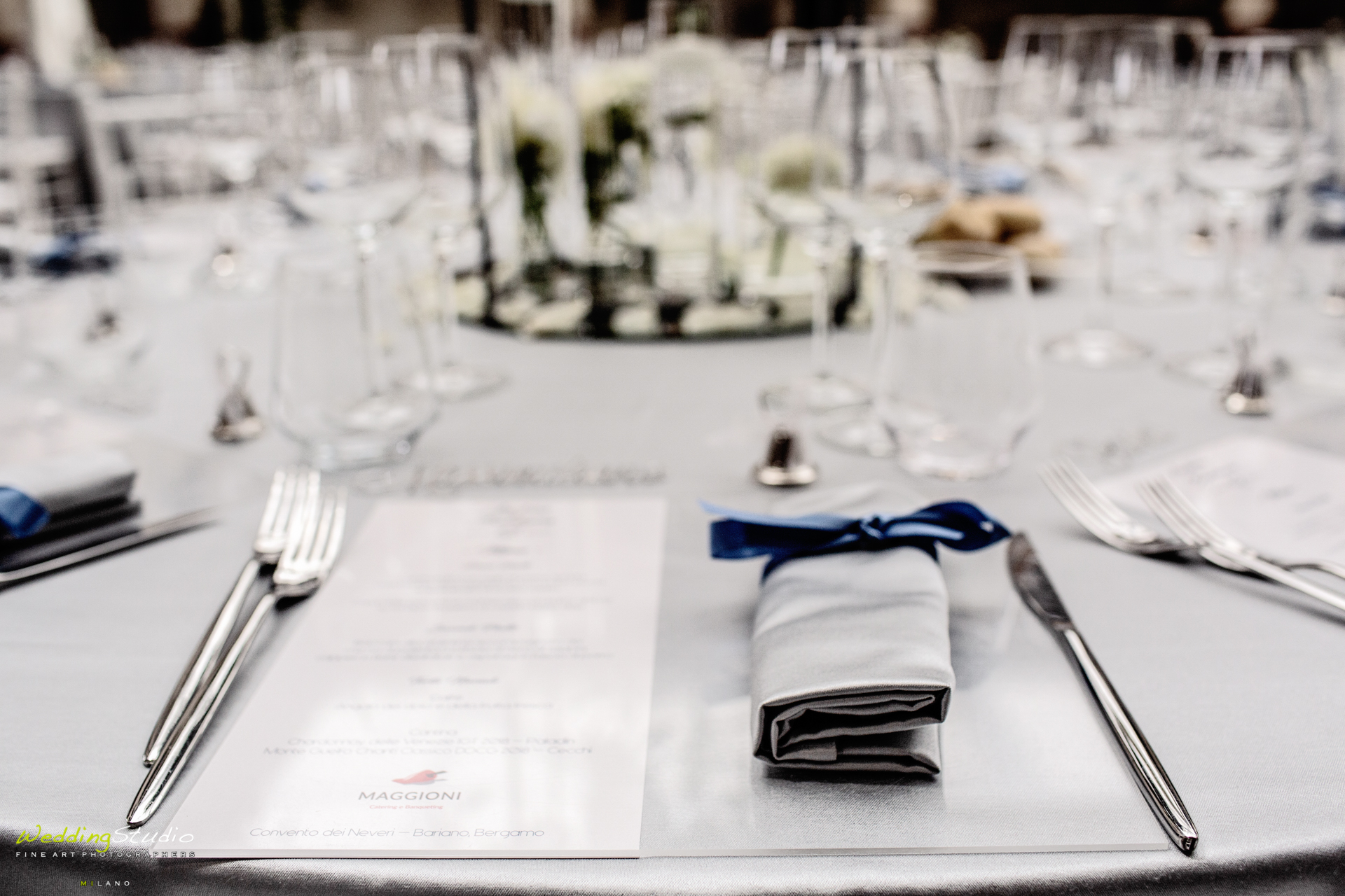 mise en place matrimonio blu